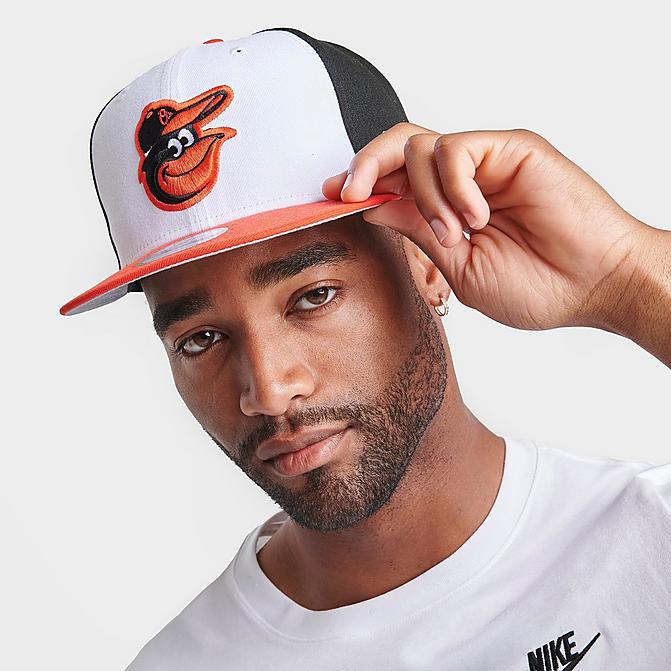 Right view of New Era Baltimore Orioles MLB Basic 9FIFTY Snapback Hat in Black/White/Orange Click to zoom