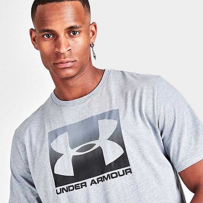 On Model 5 view of Men's Under Armour Sportstyle Boxed T-Shirt in Steel Light Heather Black Click to zoom