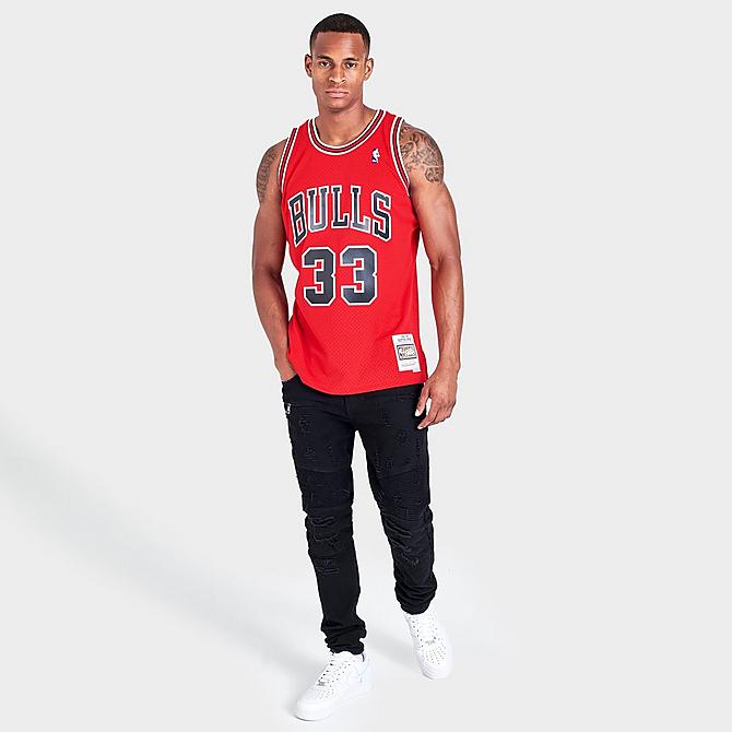 [angle] view of Men's Mitchell & Ness Chicago Bulls NBA Scottie Pippen Swingman Jersey in Black/Red Click to zoom