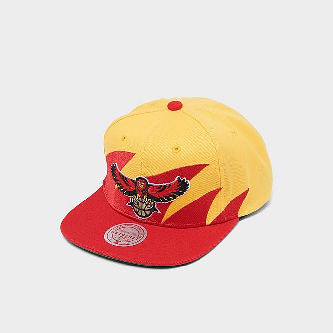 Right view of Mitchell & Ness Atlanta Hawks NBA Hardwood Classics Snapback Hat in Red Click to zoom