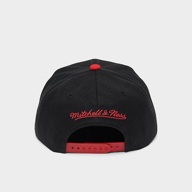 Front view of Mitchell & Ness Chicago Bulls NBA Hardwood Classics Snapback Hat in Black Click to zoom