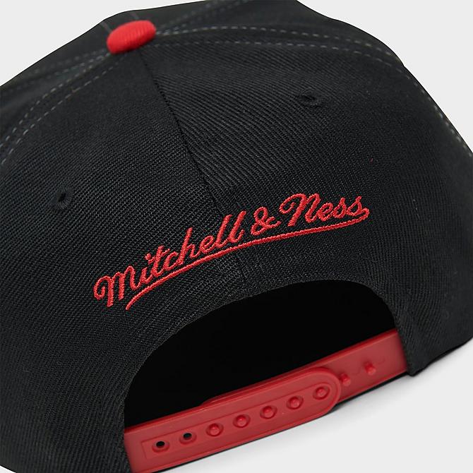 Back view of Mitchell & Ness Chicago Bulls NBA Hardwood Classics Snapback Hat in Black Click to zoom