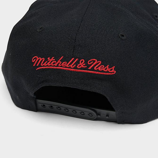 Back view of Mitchell & Ness NBA Chicago Bulls 1991-92 Back To Back Champs Snapback Hat in Black Click to zoom