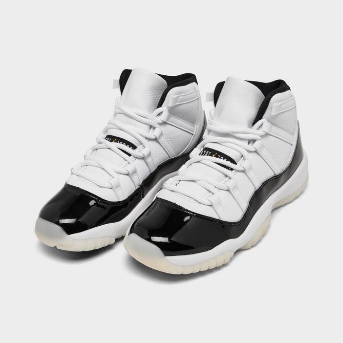 Jordan retro 11 shop black and white