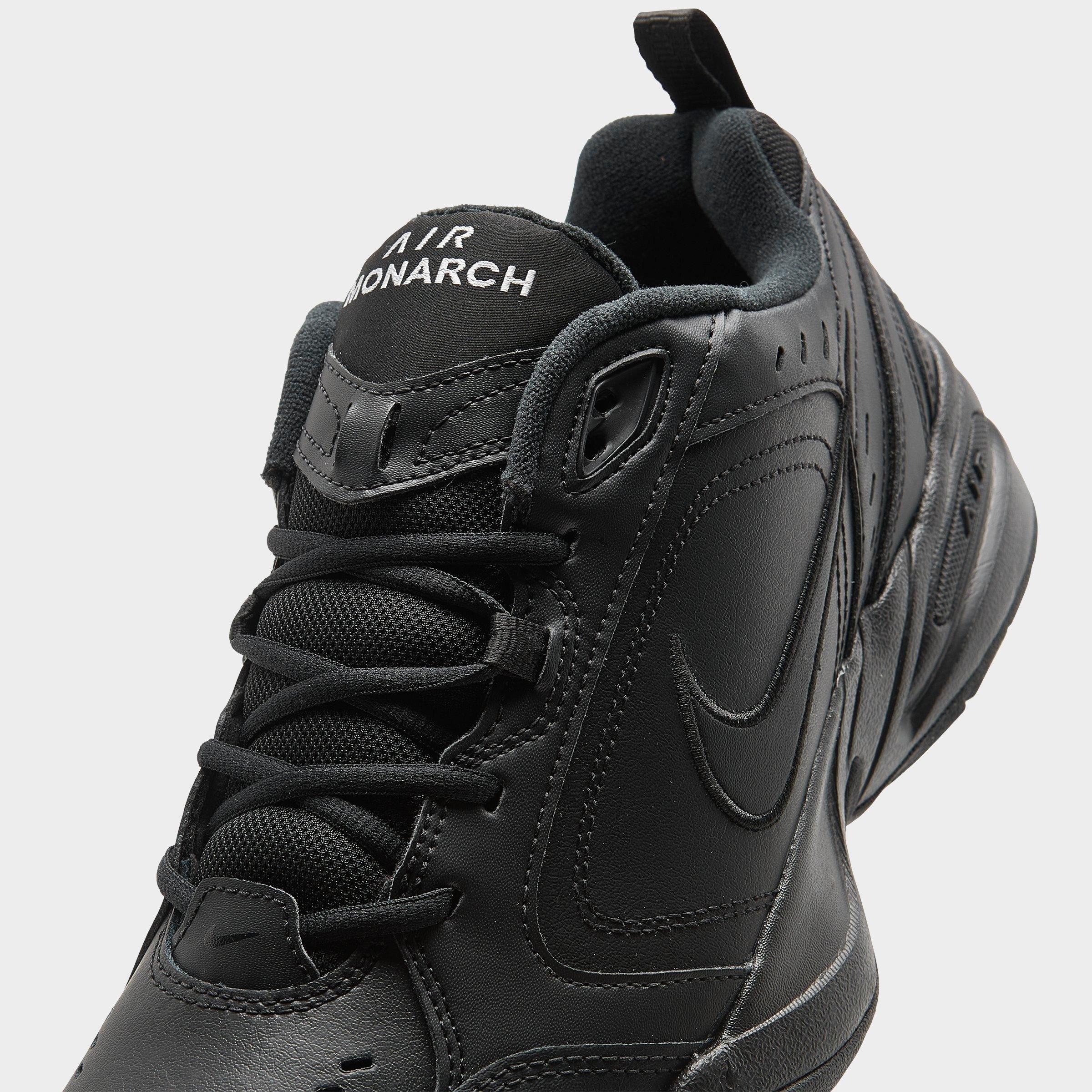 black nike cross training shoes
