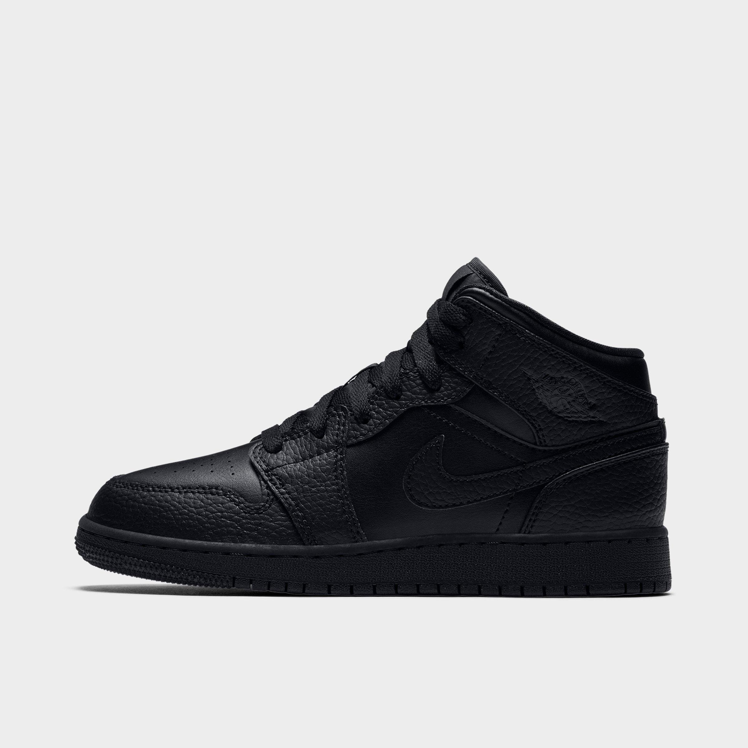 black jordan casual shoes