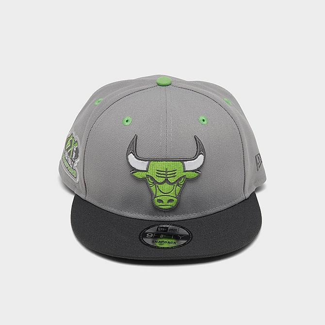 Three Quarter view of New Era Chicago Bulls NBA 9FIFTY Snapback Hat in Grey/Green Bean Click to zoom
