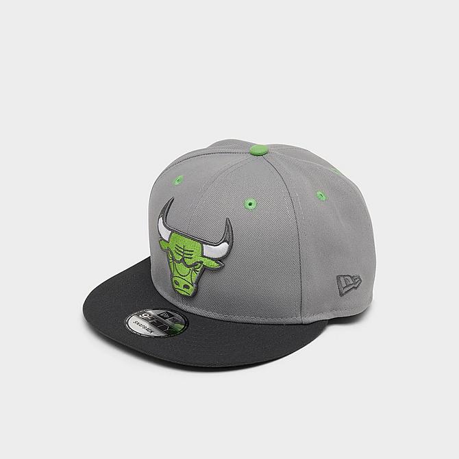 Front view of New Era Chicago Bulls NBA 9FIFTY Snapback Hat in Grey/Green Bean Click to zoom