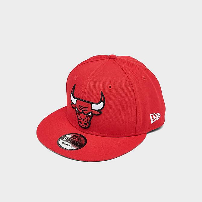 Three Quarter view of New Era Chicago Bulls NBA Basic 9FIFTY Snapback Hat in Red Click to zoom