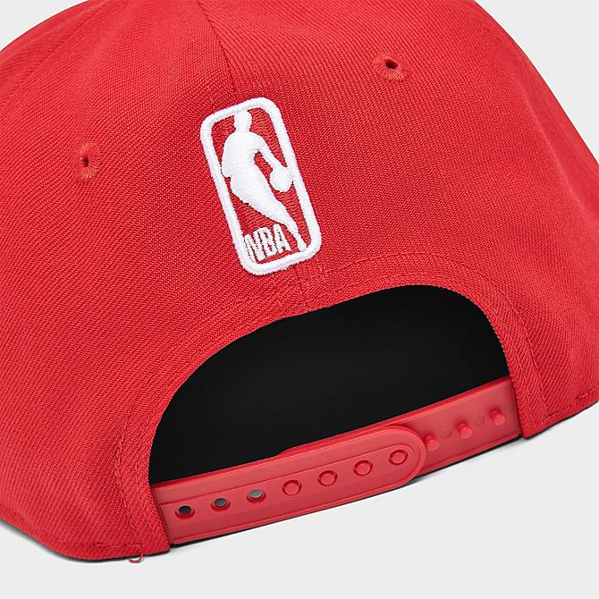 Back view of New Era Chicago Bulls NBA Basic 9FIFTY Snapback Hat in Red Click to zoom