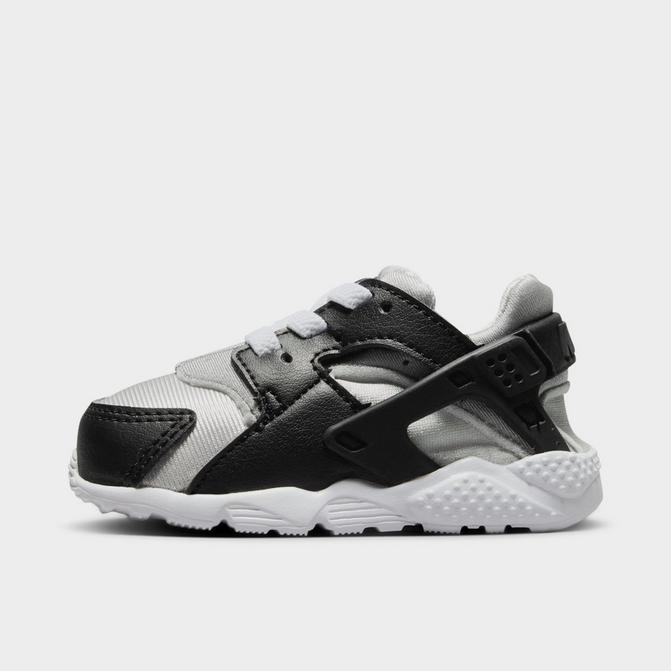 black huaraches finish line