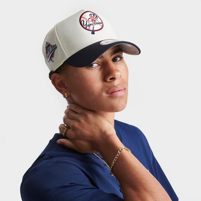 Right view of New Era New York Yankees MLB 9FORTY Snapback Hat in White/Black Click to zoom