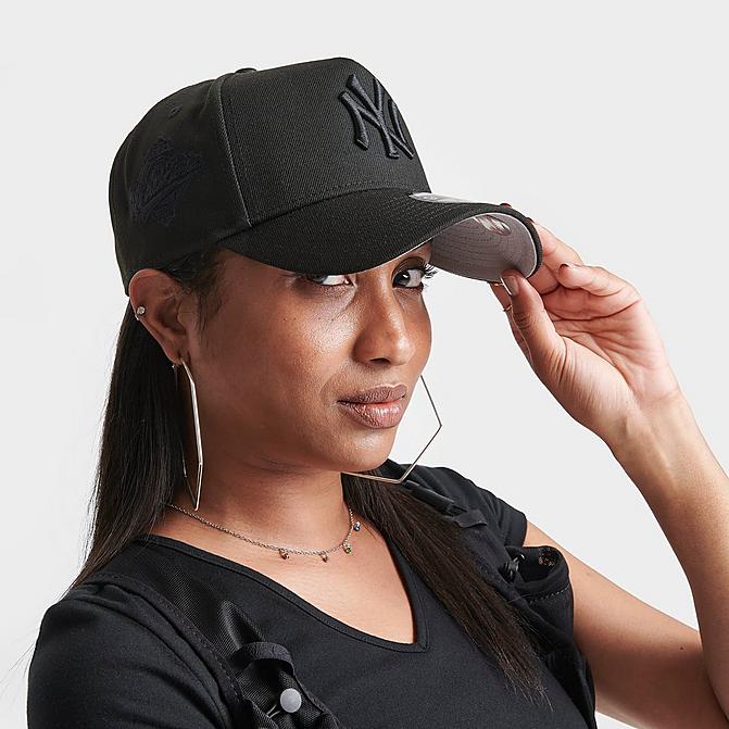 Right view of New Era New York Yankees MLB 9FORTY Black Snapback Hat in Black Click to zoom