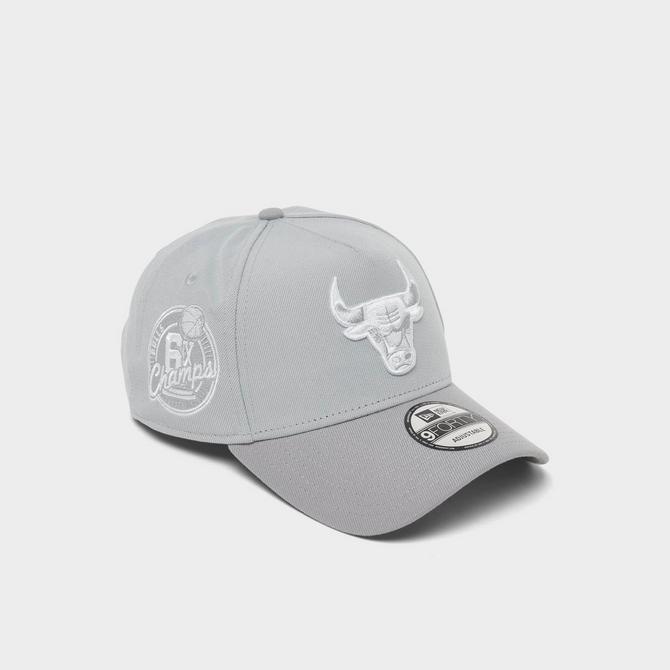 Three Quarter view of New Era Chicago Bulls NBA 9FORTY Snapback Hat in Grey/White Click to zoom