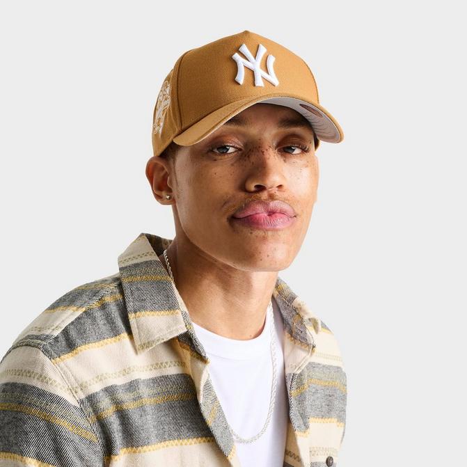 Right view of New Era New York Yankees MLB 9FORTY Snapback Hat in Panama Tan Click to zoom
