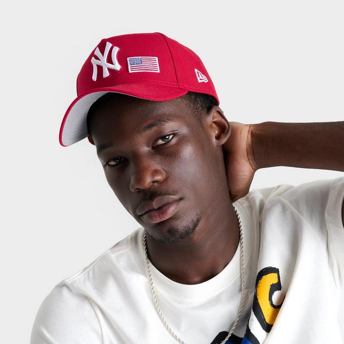 Right view of New Era New York Yankees USA MLB 9FORTY Snapback Hat in Red Click to zoom