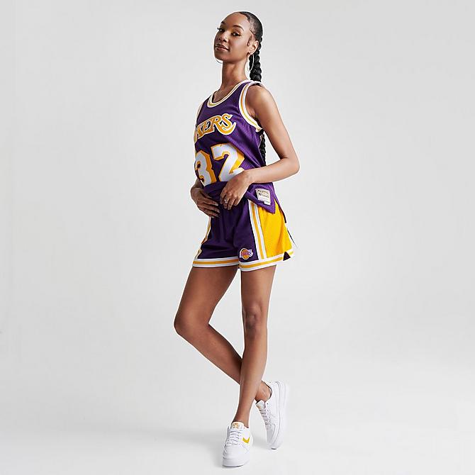 outfit mitchell and ness lakers shorts