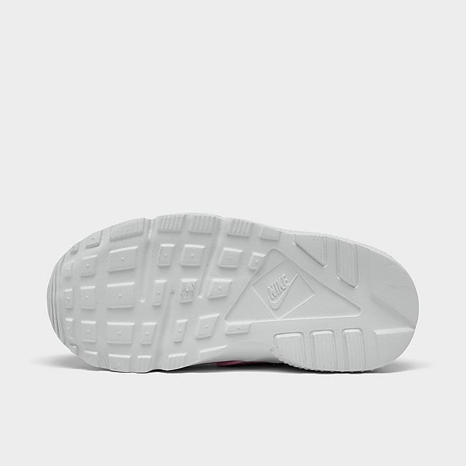 Bottom view of Girls' Toddler Nike Huarache Run SE Casual Shoes in Prism Pink/White Click to zoom