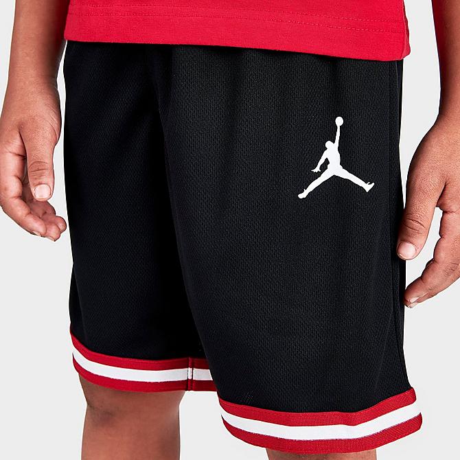 On Model 6 view of Boys' Little Kids' Jordan Hoops T-Shirt and Mesh Shorts Set in Gym Red/Black Click to zoom