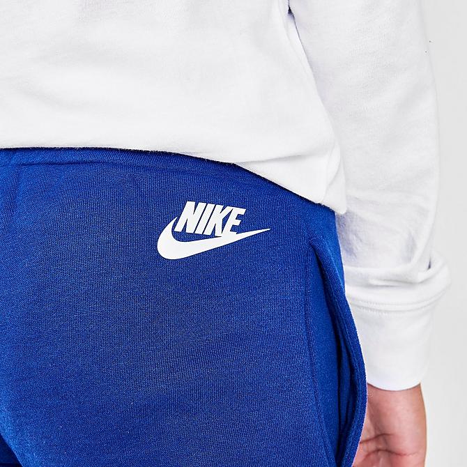 On Model 6 view of Boys' Little Kids' Nike Rise Fleece Jogger Pants in Blue/Multi Click to zoom
