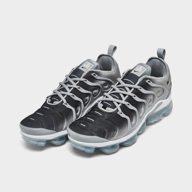 Outfit ideas - How to wear NIKE AIR VAPORMAX PLUS (WOLF GREY/DARK