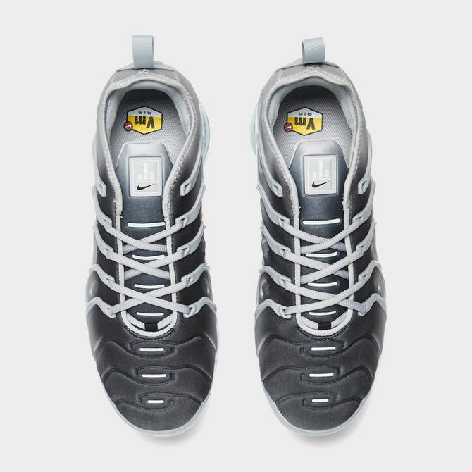 Outfit ideas - How to wear NIKE AIR VAPORMAX PLUS (WOLF GREY/DARK