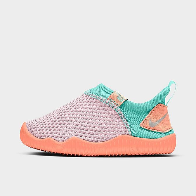 Right view of Girls' Toddler Nike Aqua Sock 360 Slip-On Casual Shoes in Light Violet/Crimson Bliss/Tropical Twist/Metallic Platinum Click to zoom