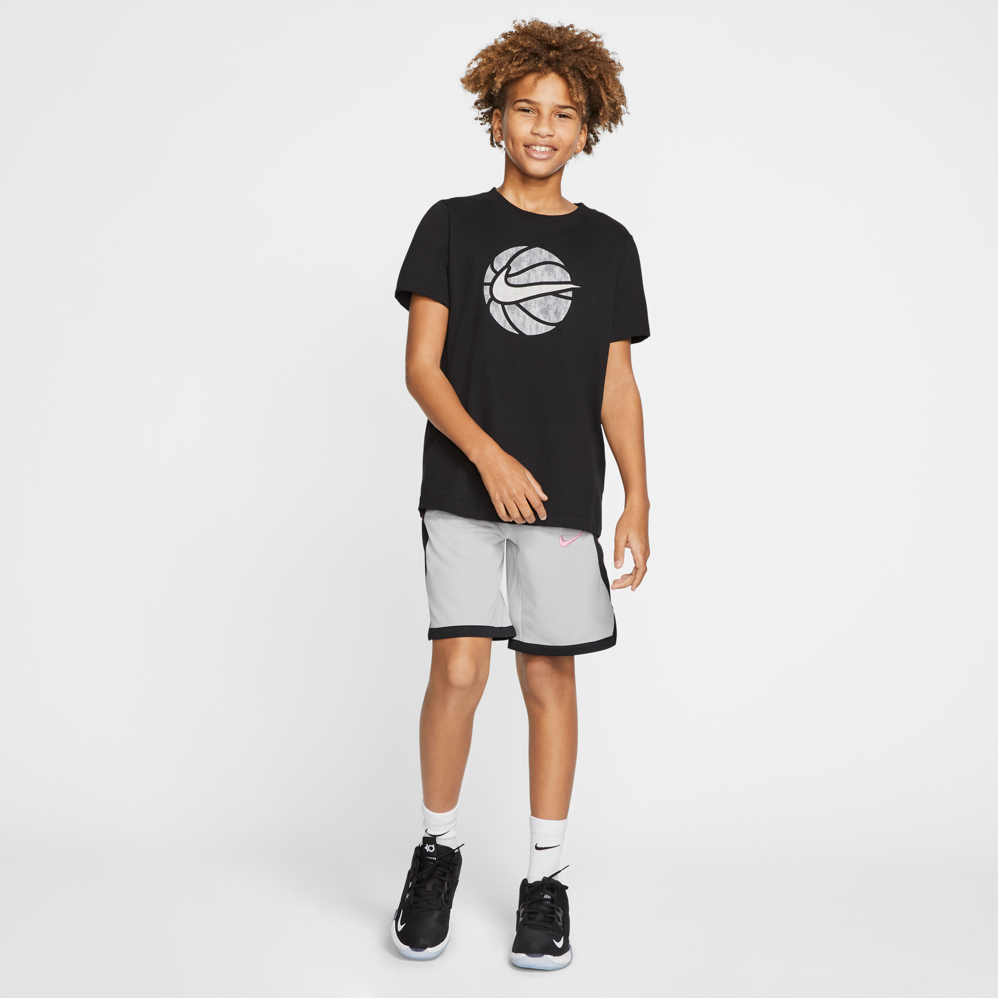 boys nike shorts and shirts