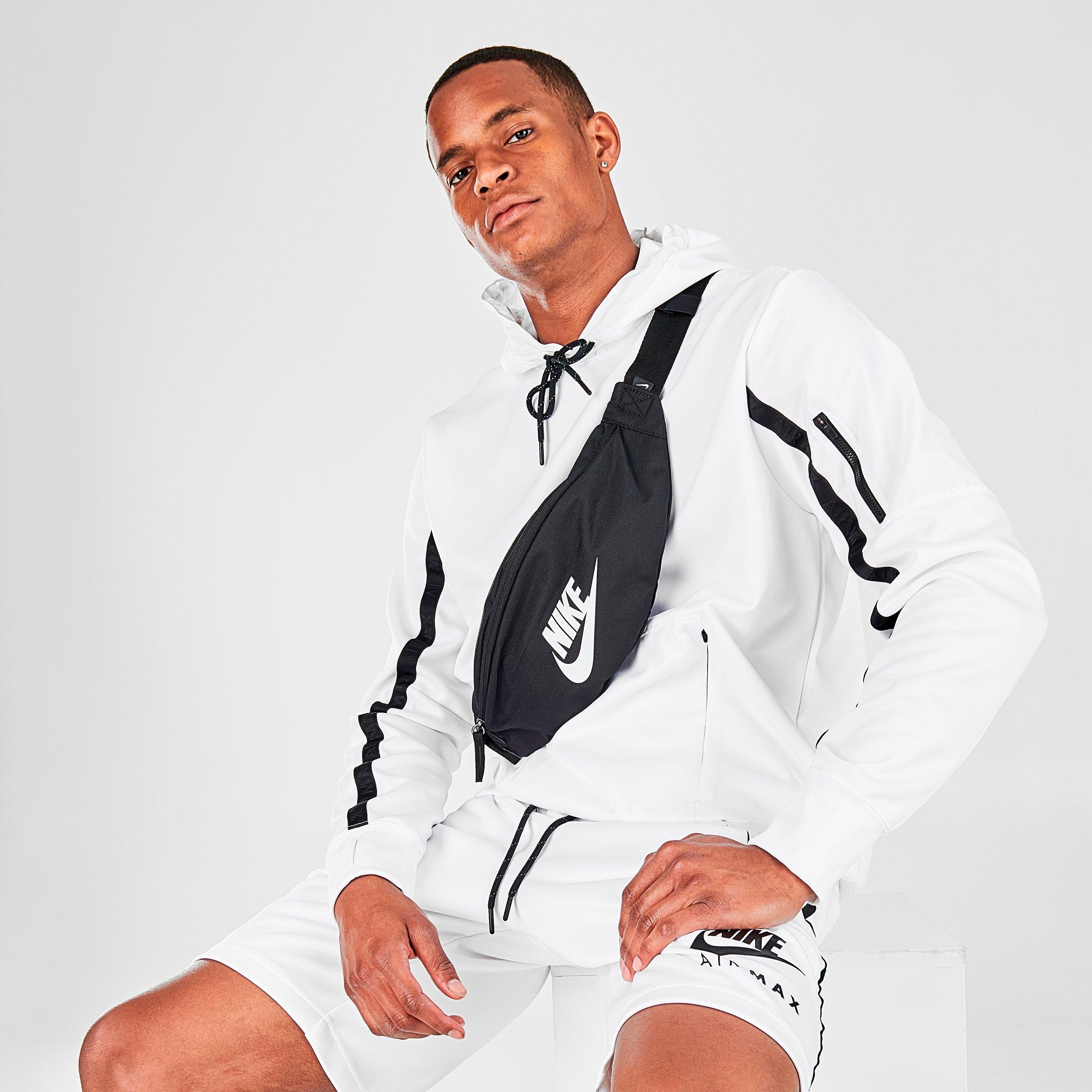 nike heritage graphic hip pack