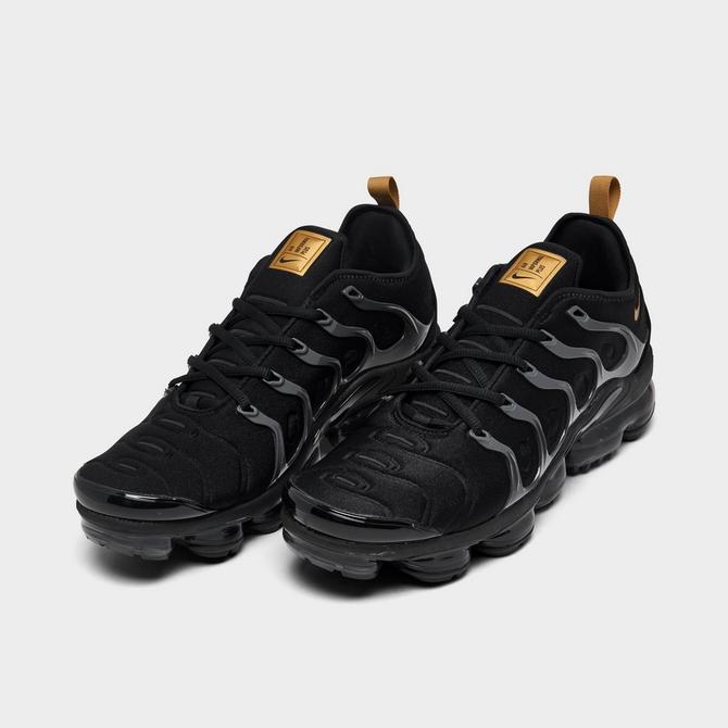 Black vapormax hot sale with gold