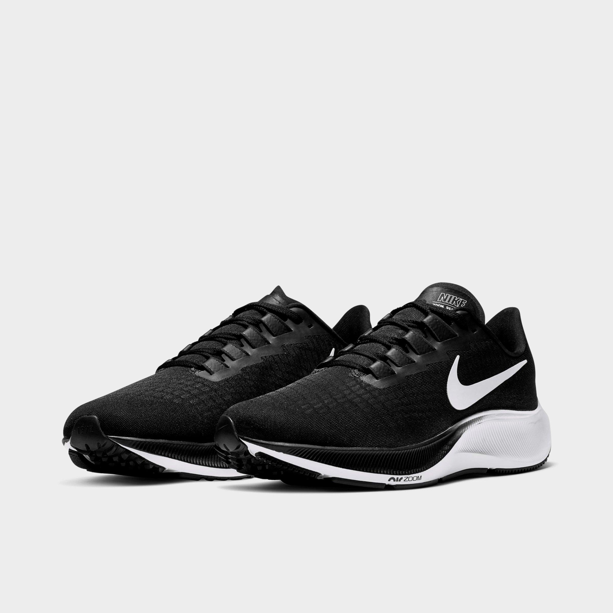 zoom pegasus black and white