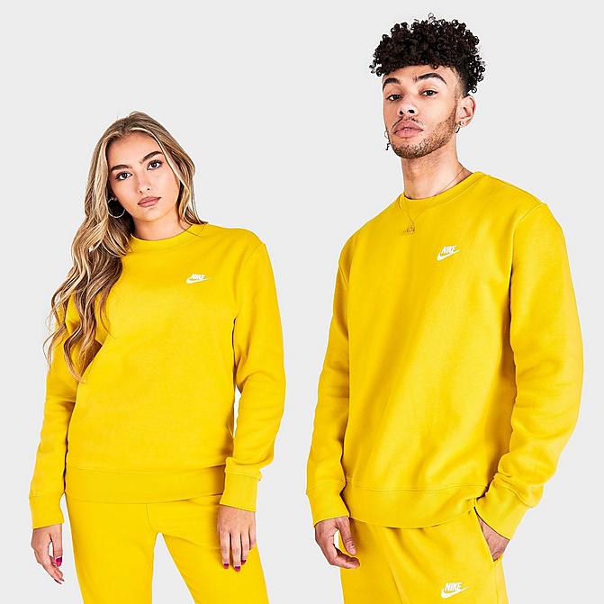 Sportswear Club Fleece Crewneck Sweatshirt in Yellow/Vivid Sulfur Size Large Cotton/Polyester/Fleece Finish Line Men Clothing Sweaters Sweatshirts 