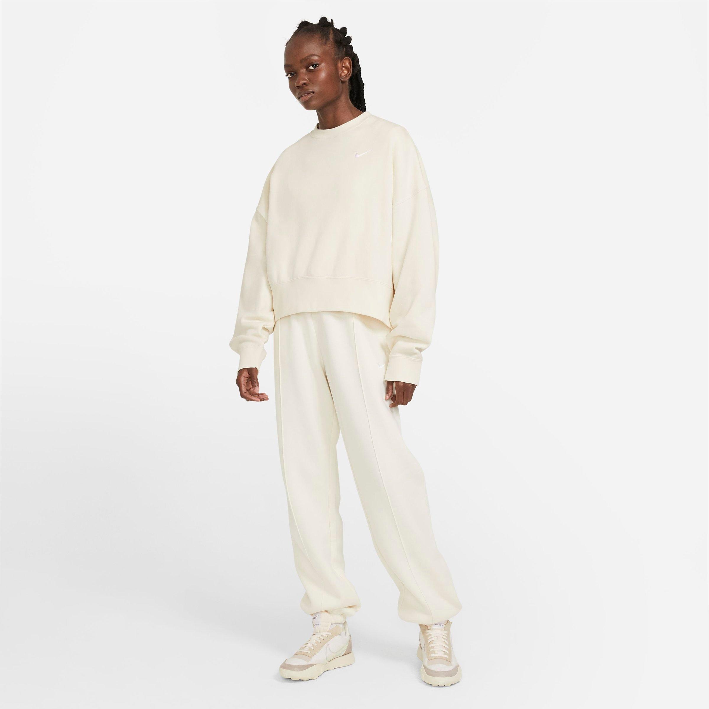 nike women's essential fleece sweatpants