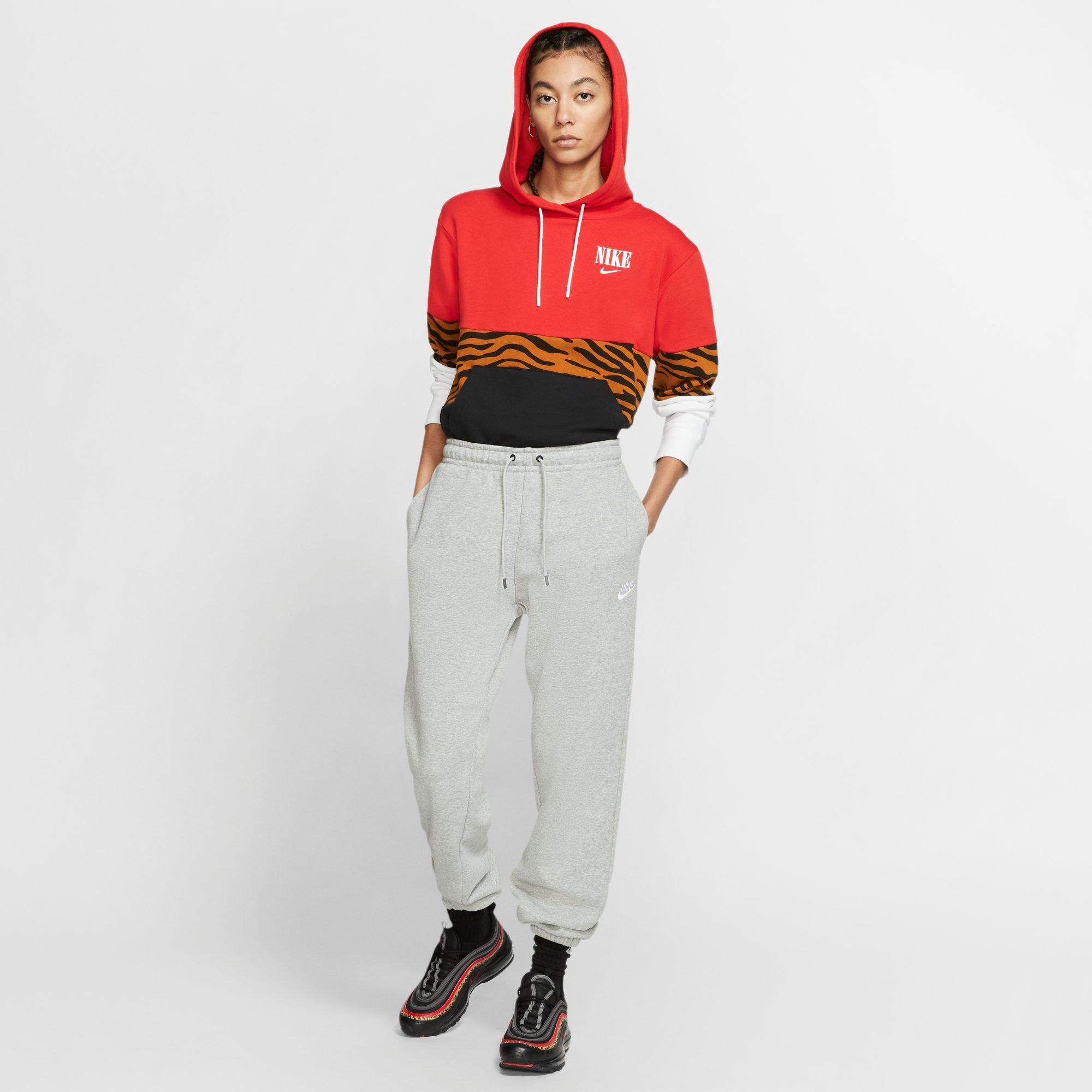 nike sportswear essential