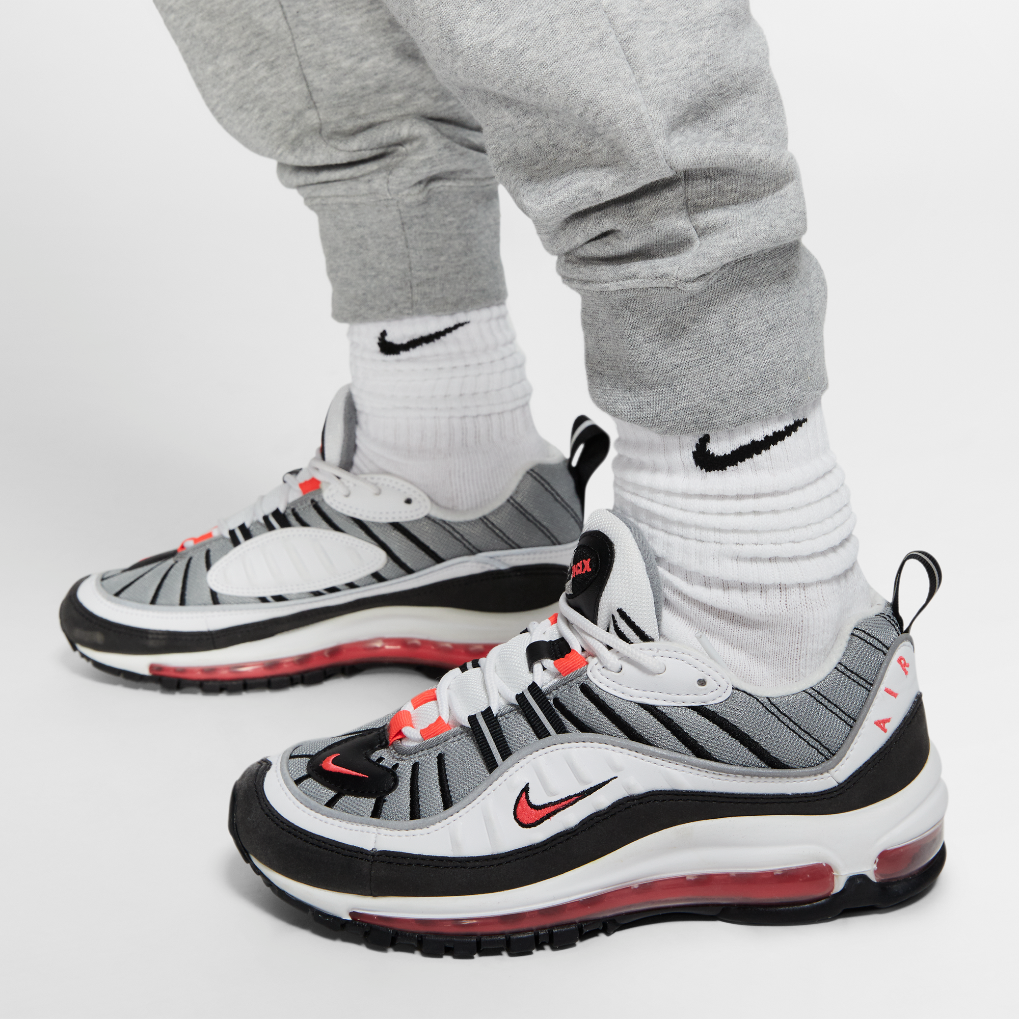 nike essential jogger