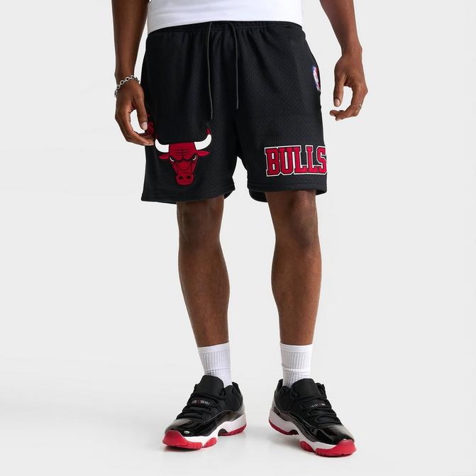 [angle] view of Men's Pro Standard Chicago Bulls NBA Souvenir Mesh Shorts in Black/Red Click to zoom