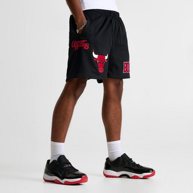 [angle] view of Men's Pro Standard Chicago Bulls NBA Souvenir Mesh Shorts in Black/Red Click to zoom