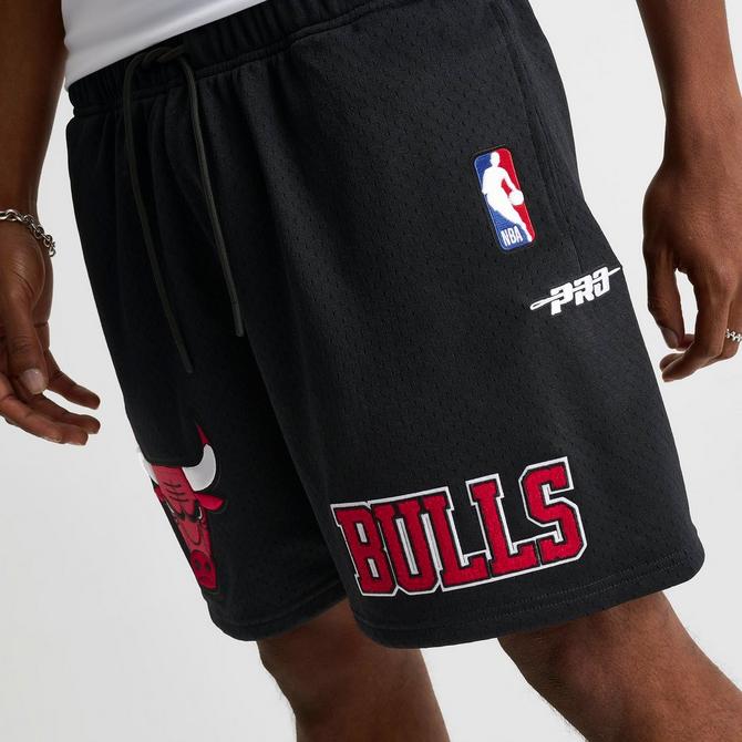 [angle] view of Men's Pro Standard Chicago Bulls NBA Souvenir Mesh Shorts in Black/Red Click to zoom