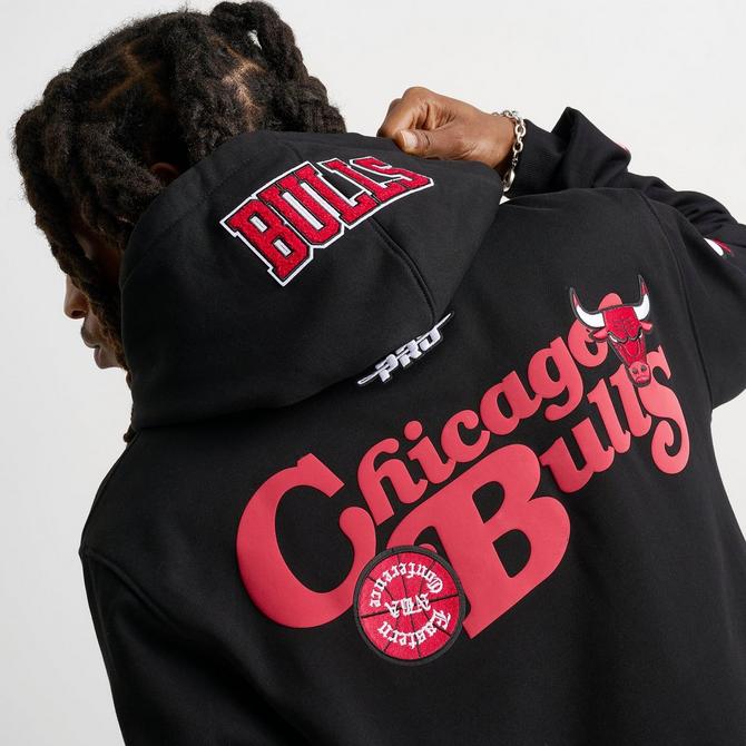 [angle] view of Men's Pro Standard Chicago Bulls NBA Souvenir Fleece Pullover Hoodie in Black/Red Click to zoom
