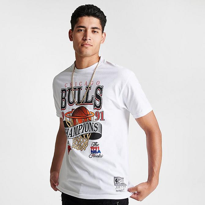 Mitchell and Ness Men's Chicago Bulls NBA 1991 Champions Graphic T-Shirt in White/White Size Medium | 100% Cotton