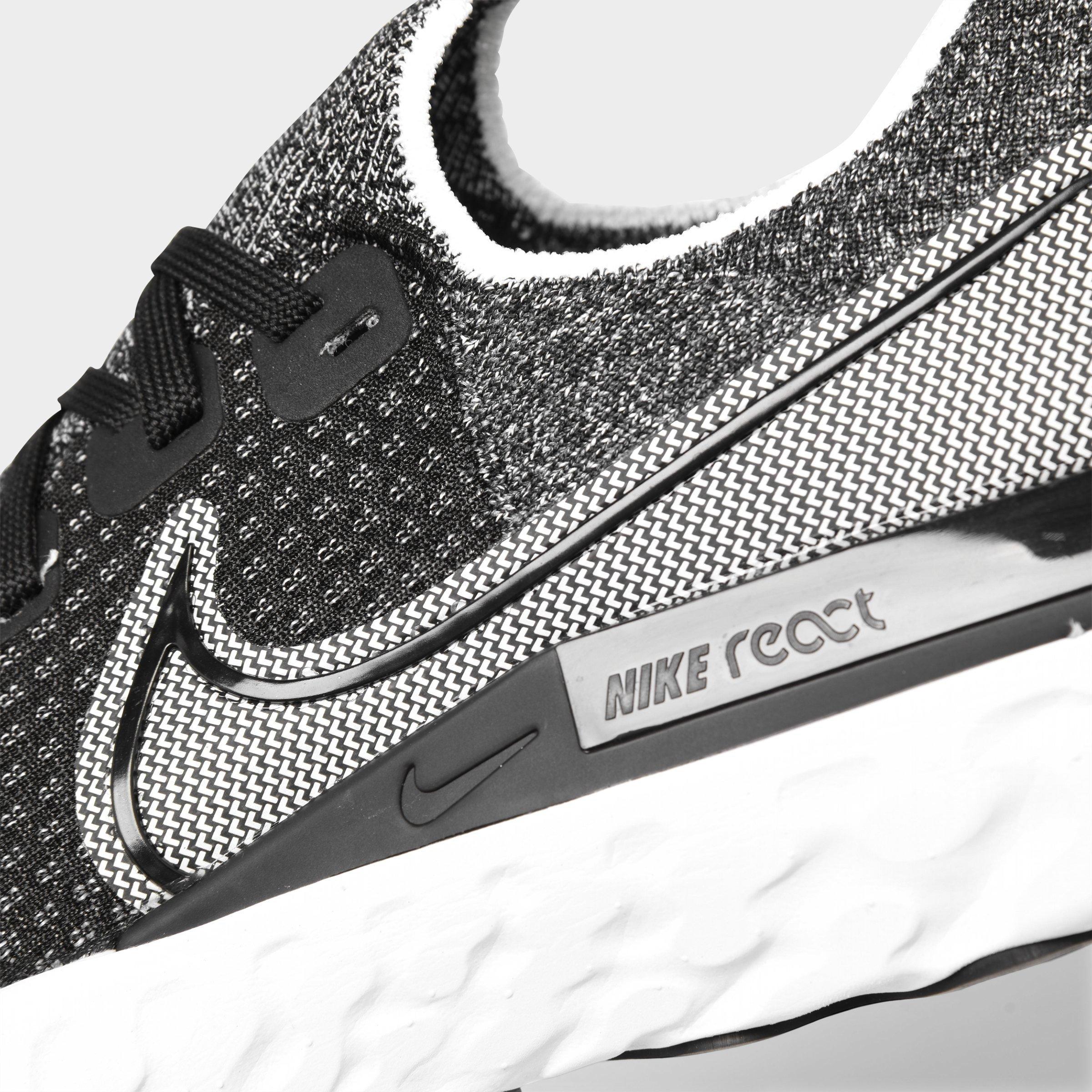 react infinity run black white