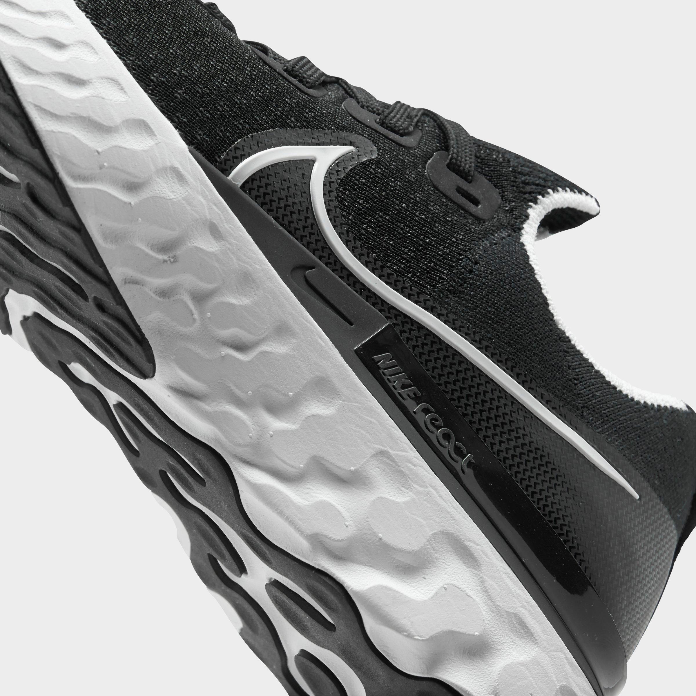 womens nike black running shoes
