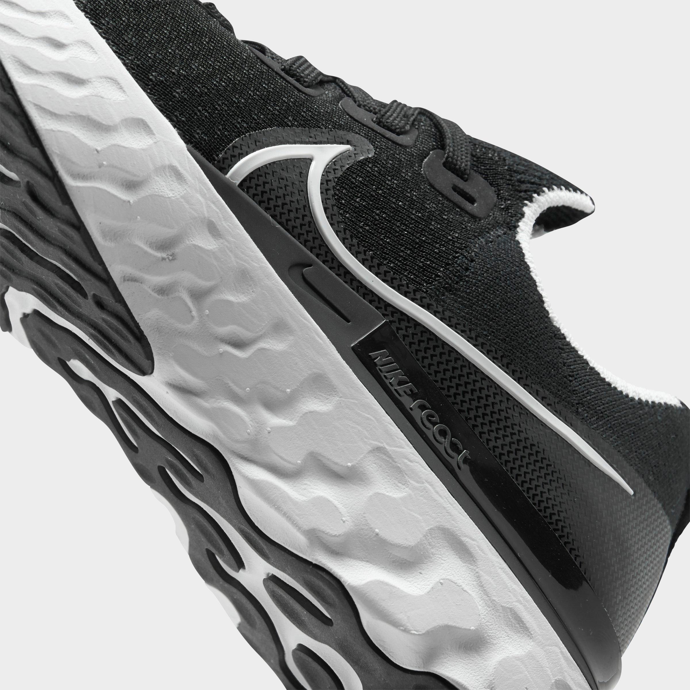 dark grey nike running shoes