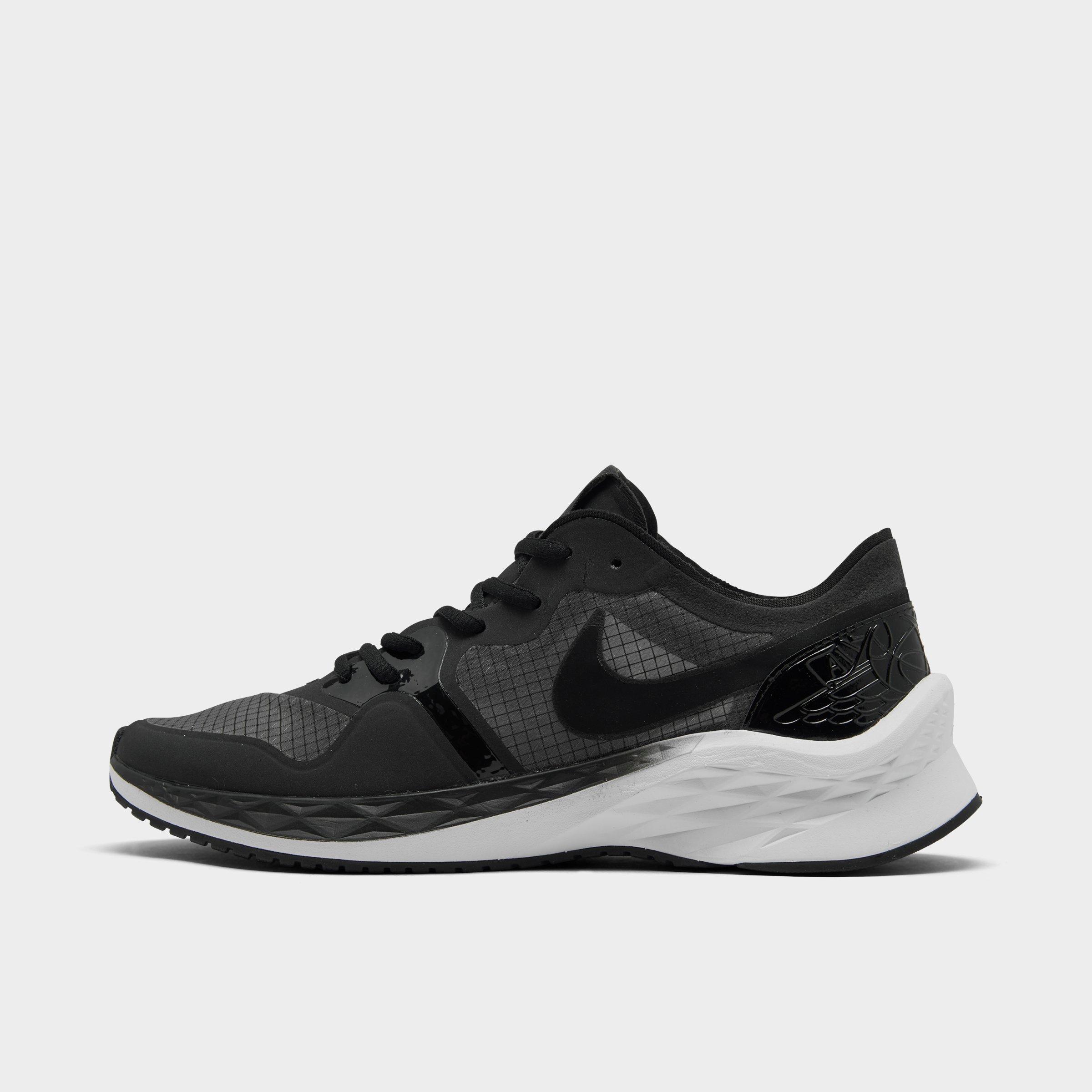 training shoes black