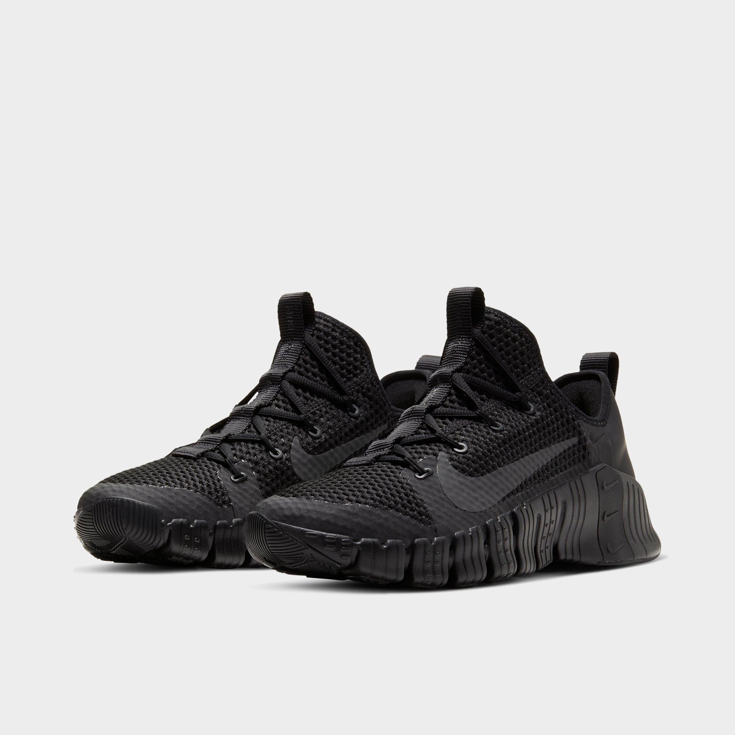 black nike gym shoes