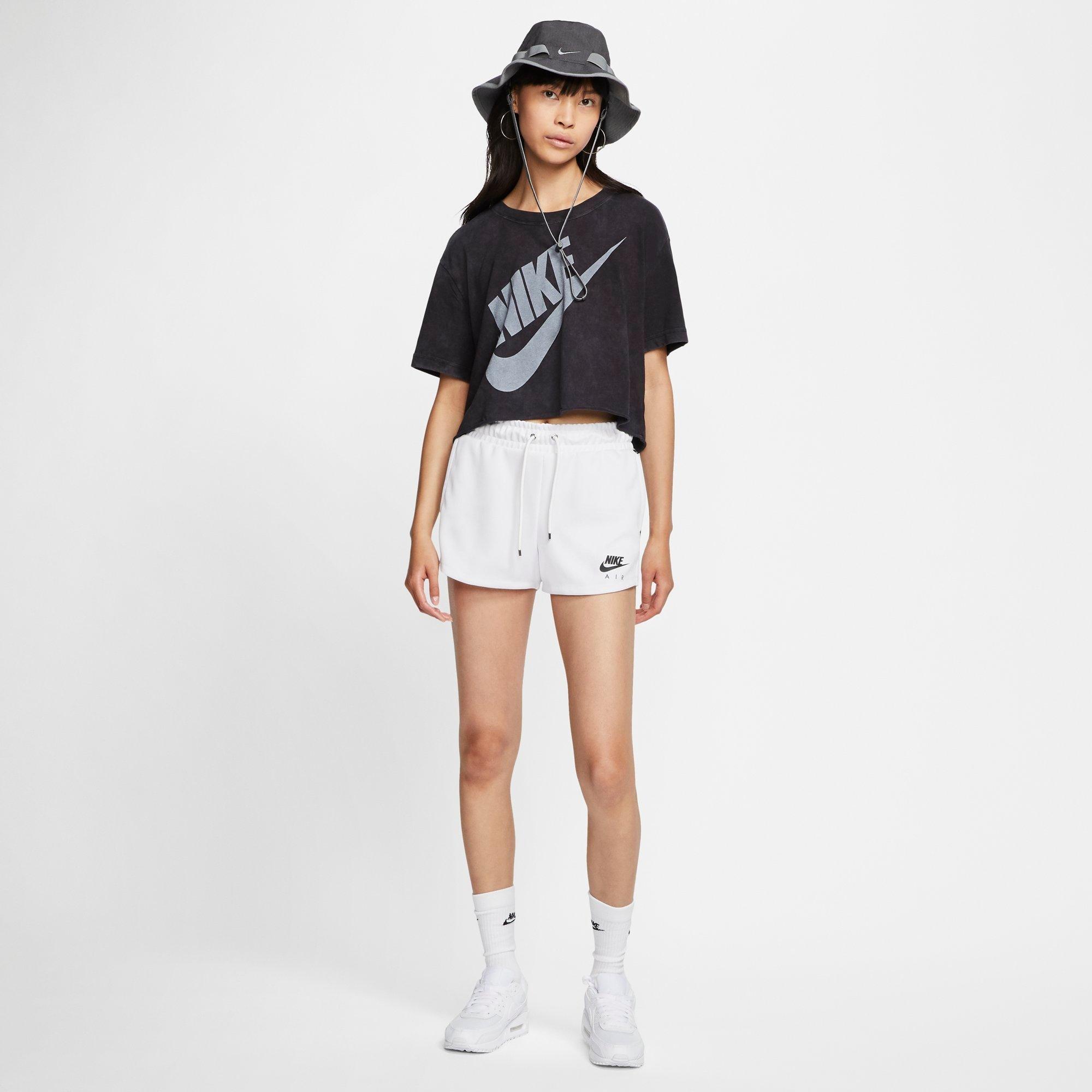 white nike shorts outfit