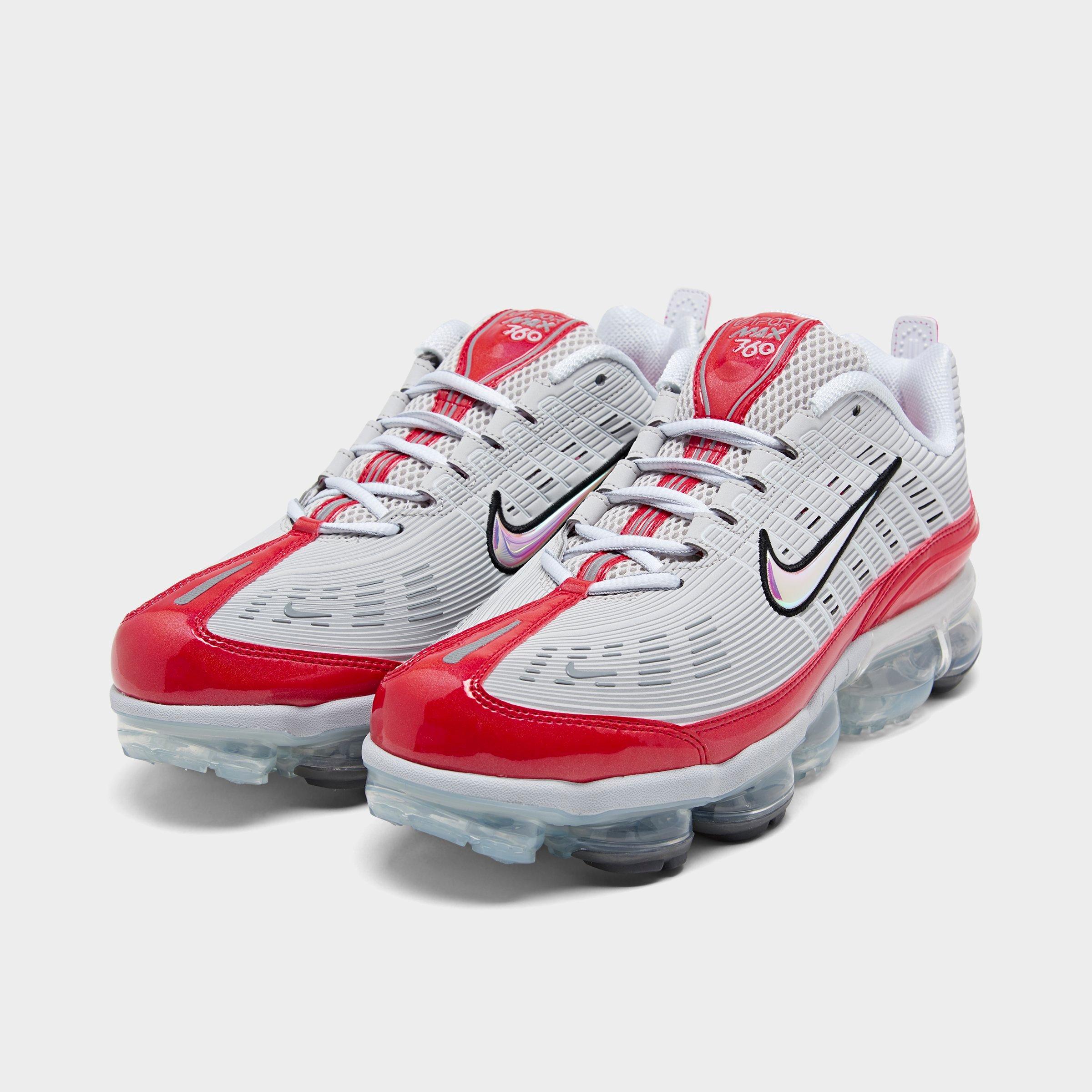 black vapormax finish line