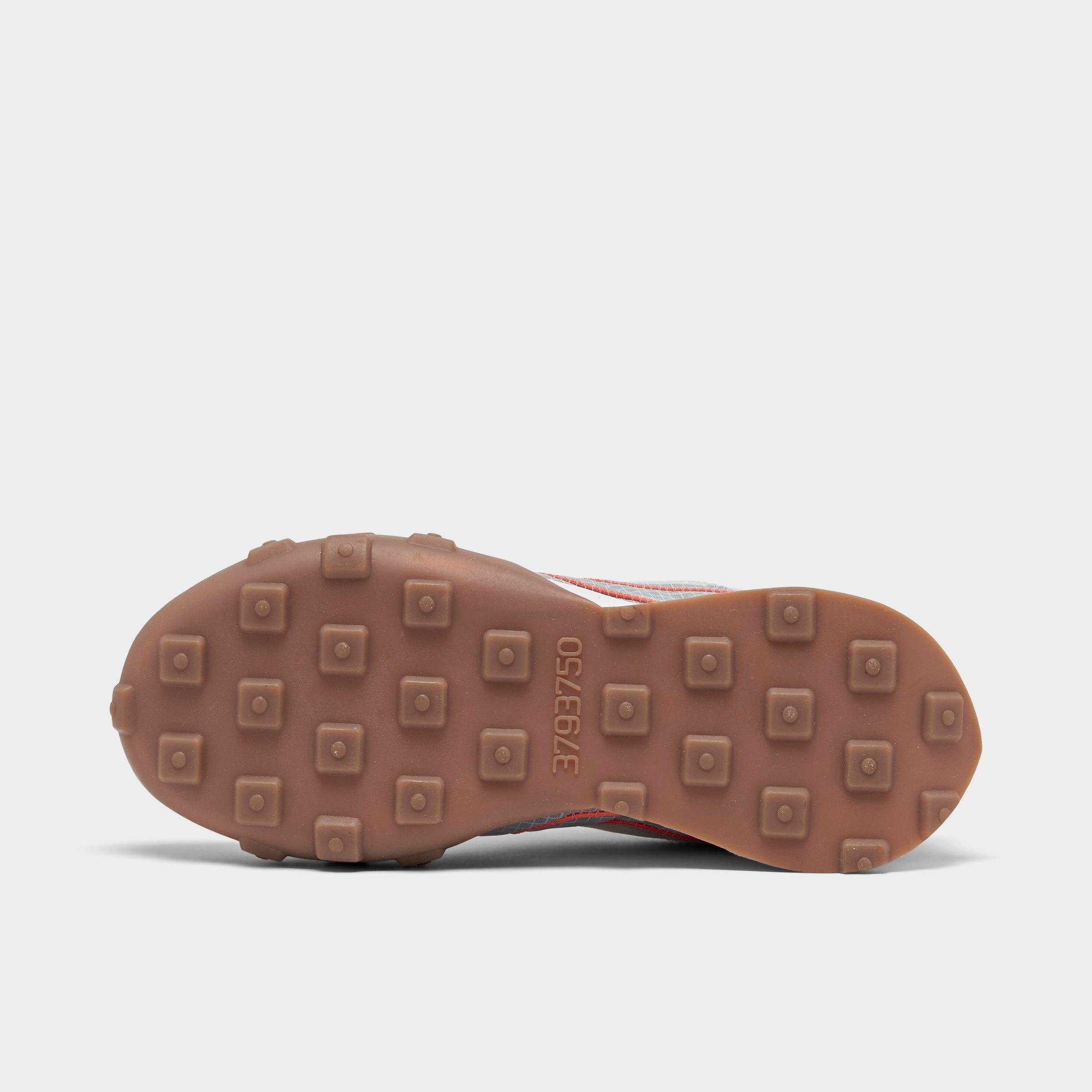 nike waffle bottom shoes