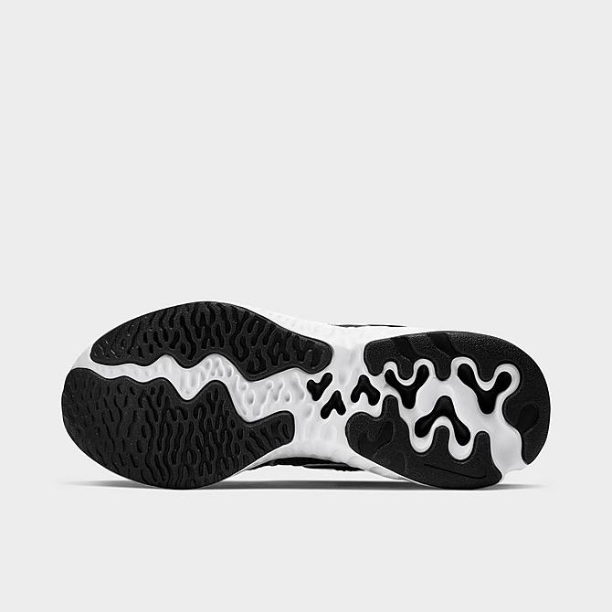 Bottom view of Boys' Little Kids' Nike Renew Run SE Running Shoes in Black/White/Dark Smoke Grey/Metallic Silver Click to zoom