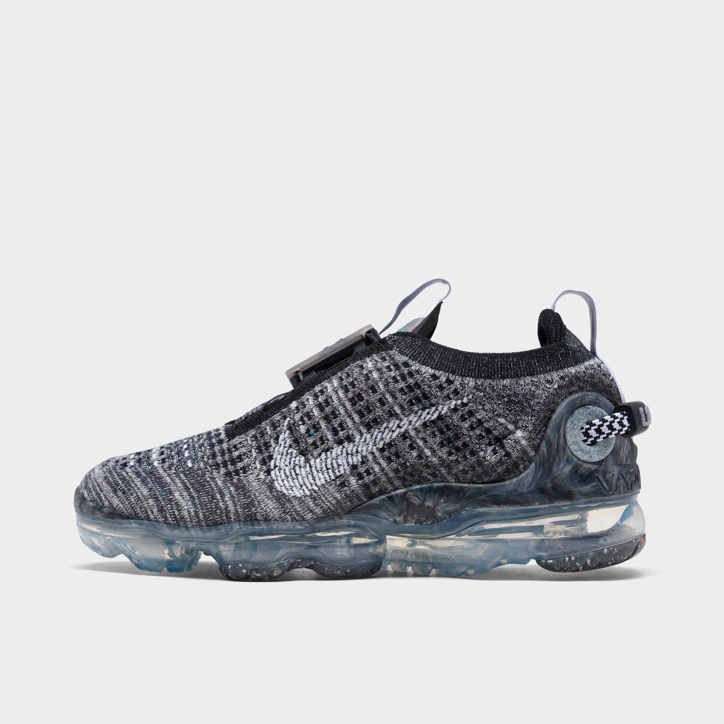 finish line vapormax black